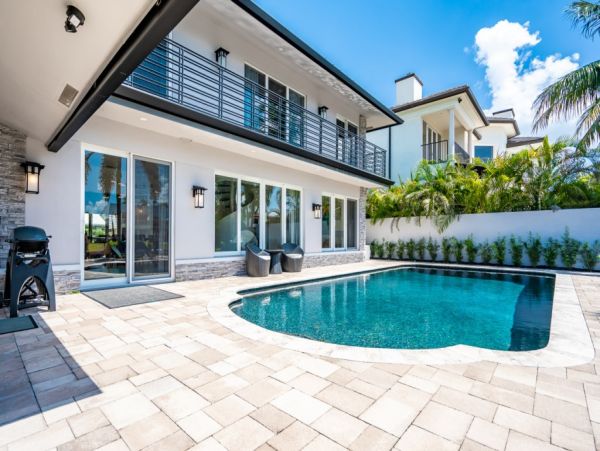 Hollywood Home 965872