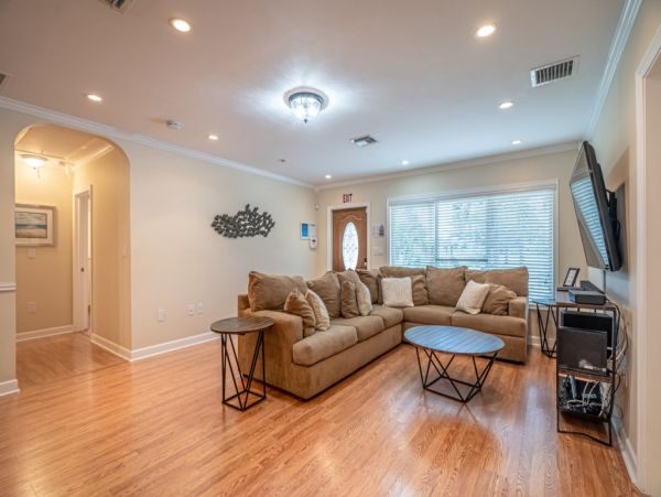 Hollywood Home 965878