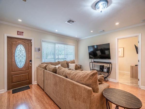 Hollywood Home 965878