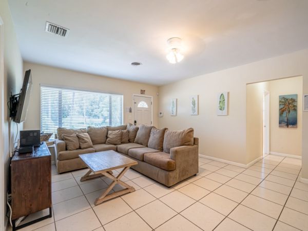 Hollywood Home 965878
