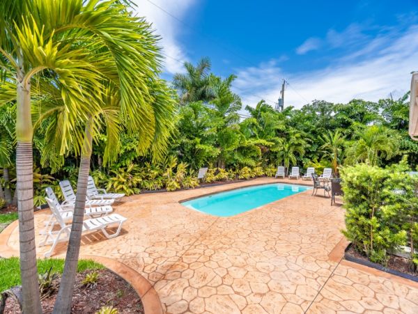 Hollywood Home 965880