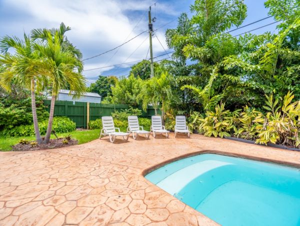 Hollywood Home 965880