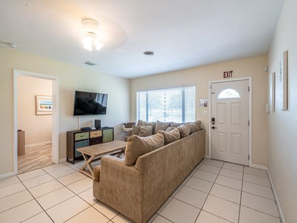 Hollywood Home 965880