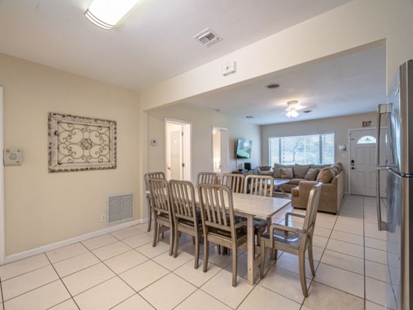 Hollywood Home 965880