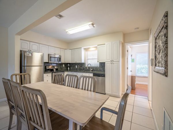 Hollywood Home 965880