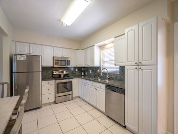 Hollywood Home 965880