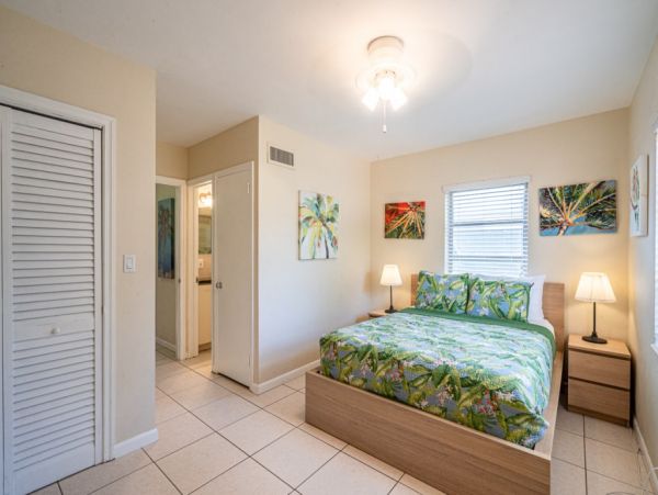 Hollywood Home 965880