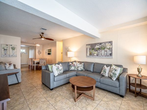 Hollywood Home 965882