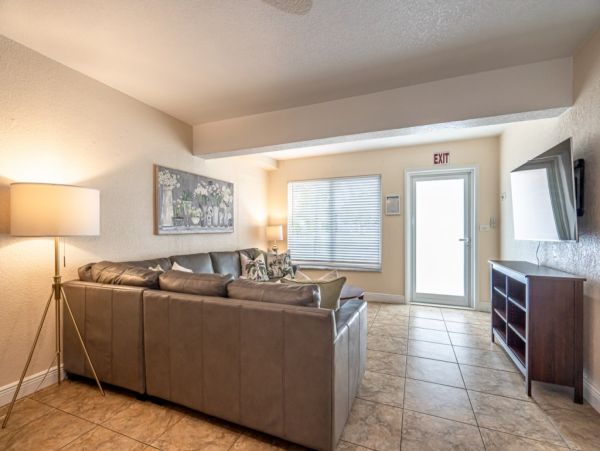 Hollywood Home 965882