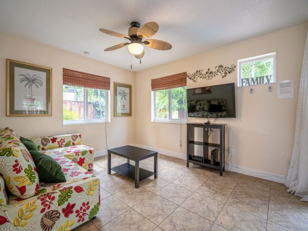 Hollywood Home 965882