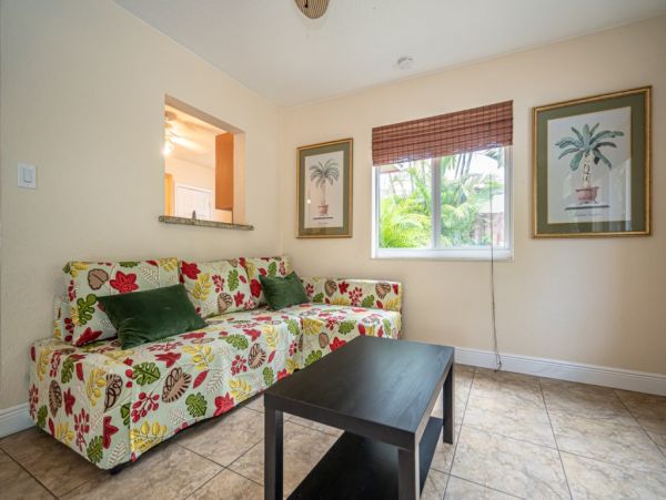 Hollywood Home 965882