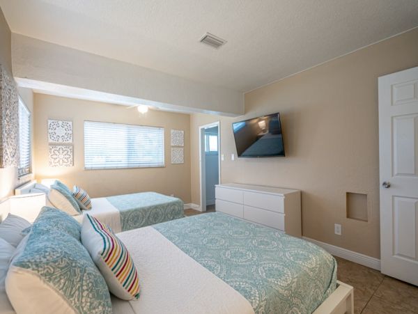 Hollywood Home 965882