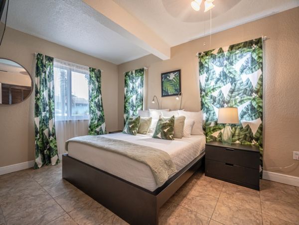 Hollywood Home 965882