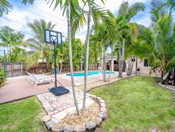 Hollywood Home 965882