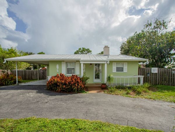Water View Naples Private Pool Vacation Cottage Sleeps 6