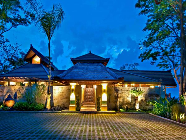 Stunning Luxury Villa with Private Pool & Spa Sleeps 8