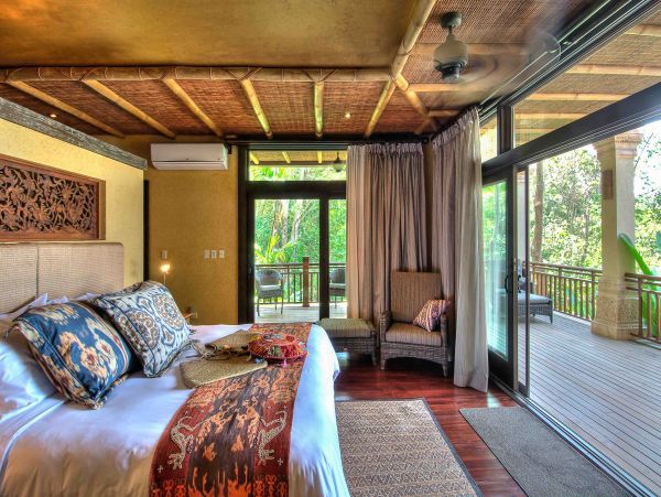 Stunning Luxury Villa with Private Pool & Spa Sleeps 8