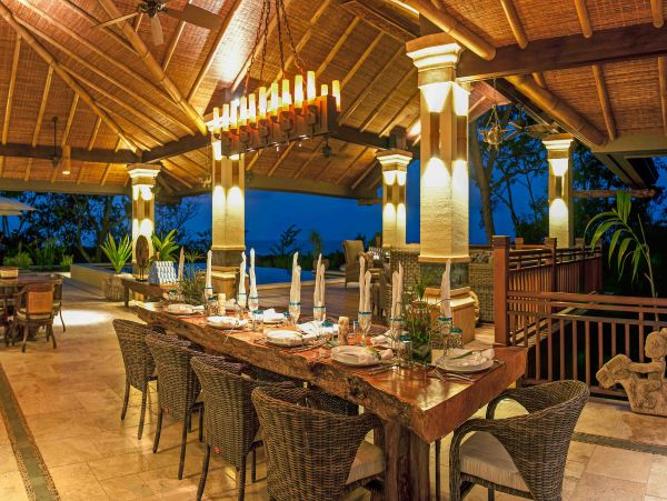 Stunning Luxury Villa with Private Pool & Spa Sleeps 8
