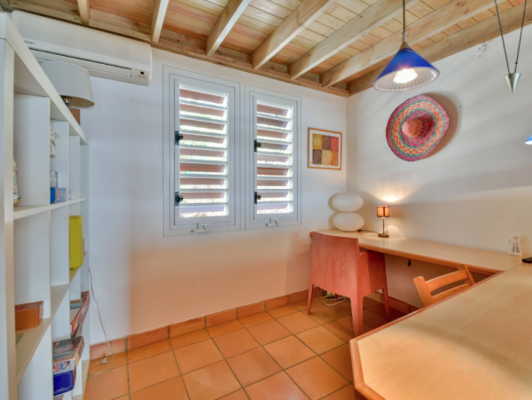 Four Bedroom Vacation Home with Ocean View and a Great Pool in Guadeloupe