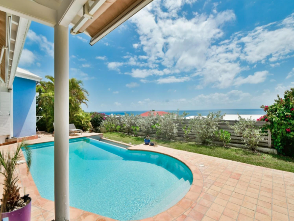 Four Bedroom Vacation Home with Ocean View and a Great Pool in Guadeloupe
