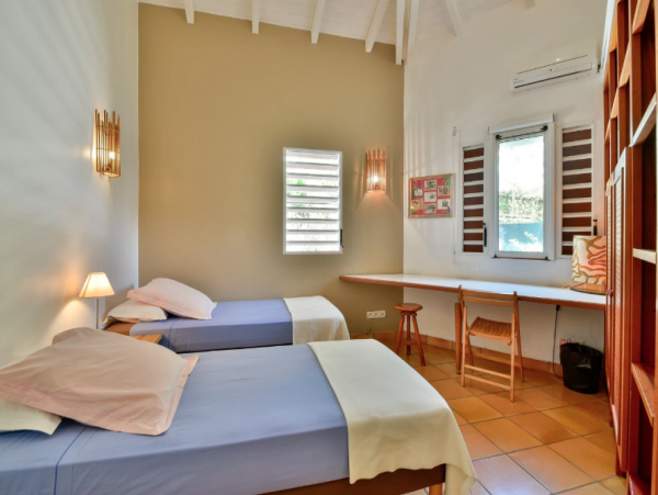 Four Bedroom Vacation Home with Ocean View and a Great Pool in Guadeloupe
