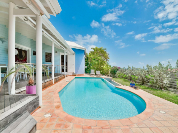 Four Bedroom Vacation Home with Ocean View and a Great Pool in Guadeloupe