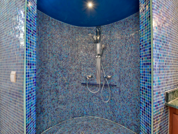 Four Bedroom Vacation Home with Ocean View and a Great Pool in Guadeloupe