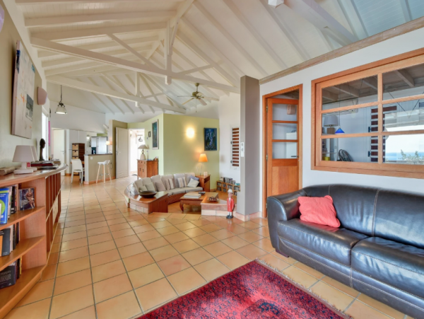 Four Bedroom Vacation Home with Ocean View and a Great Pool in Guadeloupe