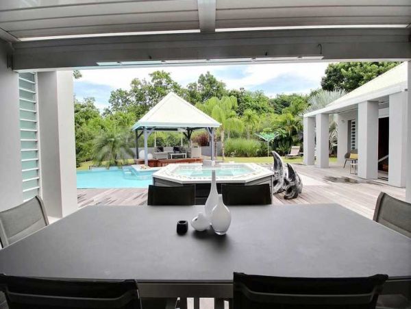 Guadeloupe Home 966152