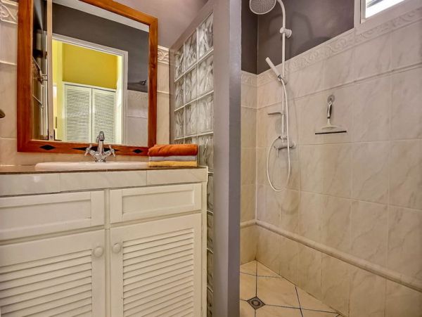 Guadeloupe Home 966157