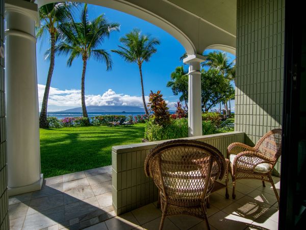 Lahaina Ground Floor One Bedroom Unit Oceanside