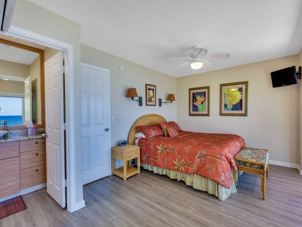Oceanfront 3 Bedroom Vacation Home with Amazing Views