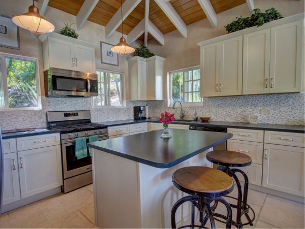 St. John Home 966204