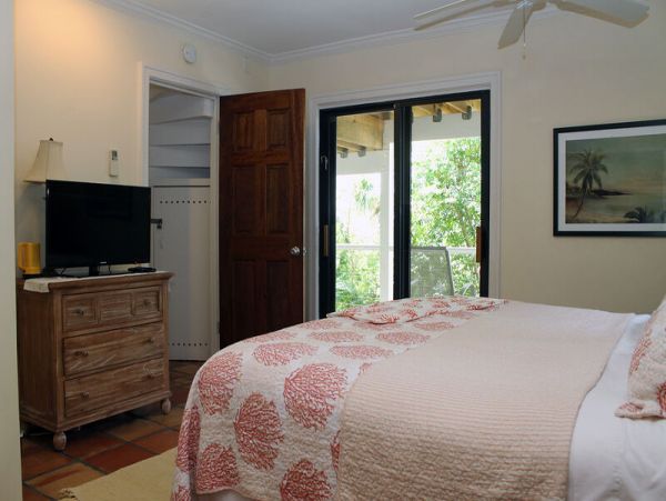 Charming Vacation Villa in Cruz Bay with Amazing Views Sleeps 5