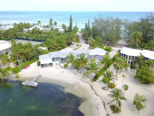 Cayman Islands Condo 966213