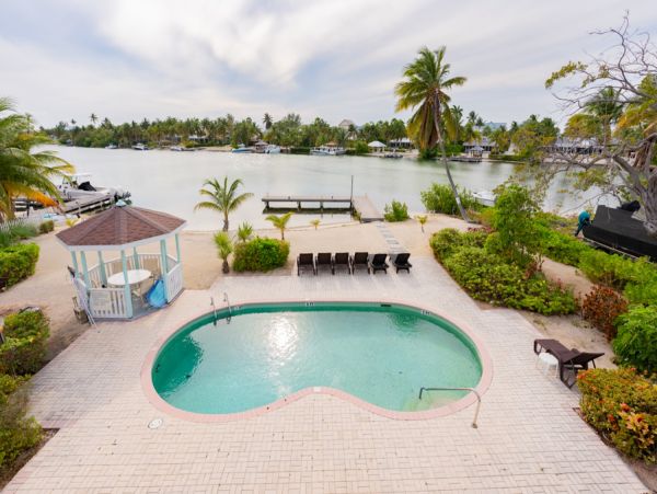 Cayman Islands Four Bedroom Stunning Waterfront Retreat
