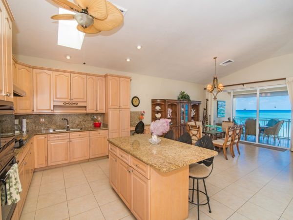 Cayman Islands Condo 966232