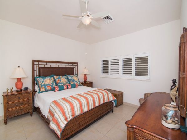 Cayman Islands Condo 966232
