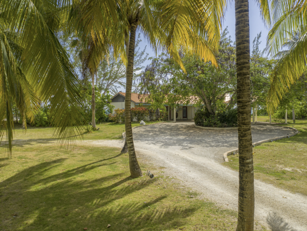 180ft of Private Beach at This Grand Cayman Private Villa