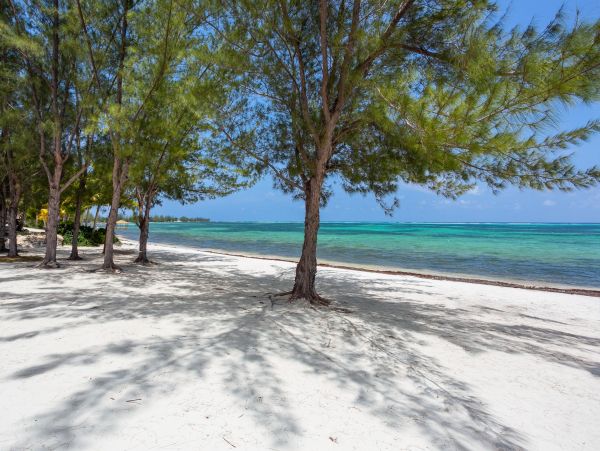 180ft of Private Beach at This Grand Cayman Private Villa