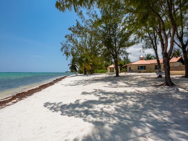 180ft of Private Beach at This Grand Cayman Private Villa