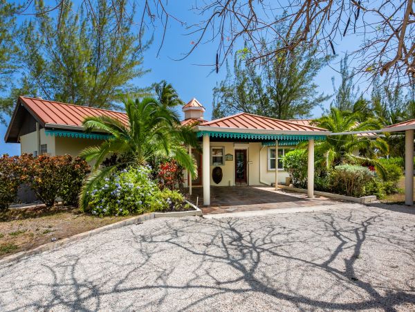180ft of Private Beach at This Grand Cayman Private Villa