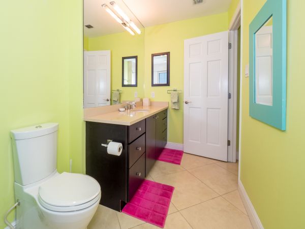 Cayman Island Three Bedroom Walk to Beach Vacation Condo