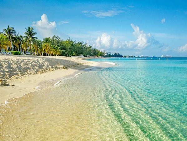 Cayman Island Three Bedroom Walk to Beach Vacation Condo