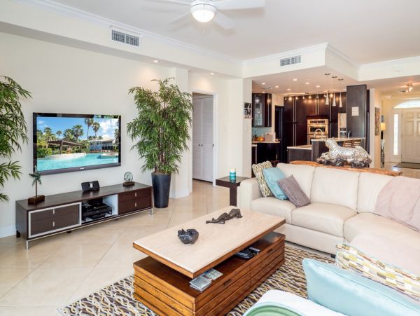 Cayman Island Three Bedroom Walk to Beach Vacation Condo