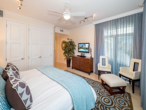 Cayman Island Three Bedroom Walk to Beach Vacation Condo