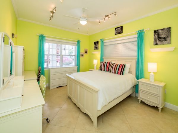 Cayman Island Three Bedroom Walk to Beach Vacation Condo
