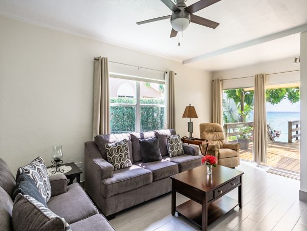 Cayman Islands Condo 966250