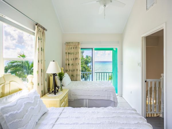 Cayman Islands Condo 966250