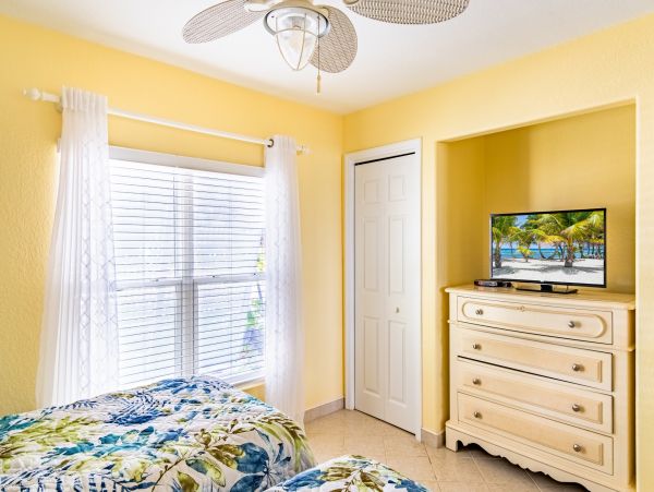 Cayman Islands Condo 966256